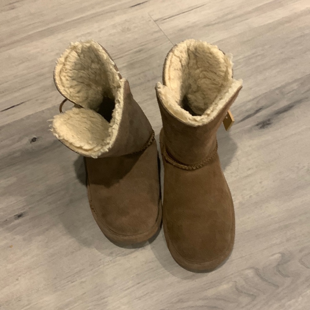 Brown bear paw boots size 2